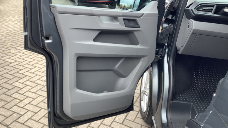 Volkswagen Transporter Shuttle T32 Swb Diesel 2.0 TDI 110PS SE Minibus